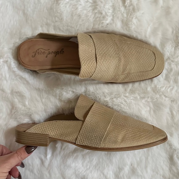 FREE PEOPLE 41 / 9.5 10 At Ease Embossed Suede Slip On Cafe Taupe Loafer Mules - Picture 9 of 15